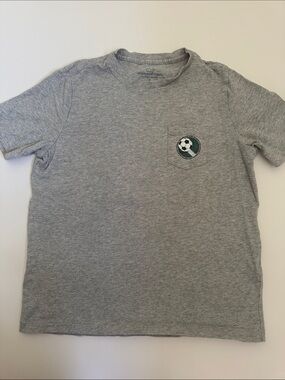 Vineyard Vines Heather Gray Short Sleeve Pocket Tee with Soccer logo size 7 EUC
